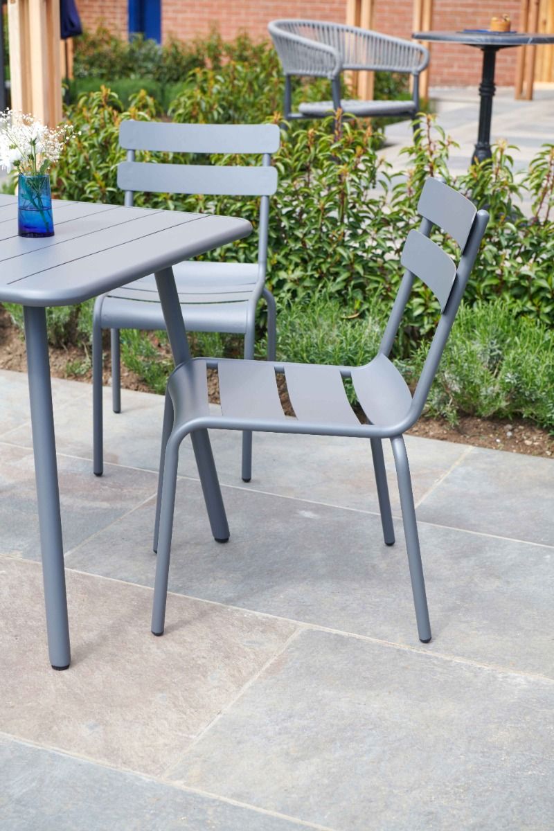 oslo_chair_and_table_2_